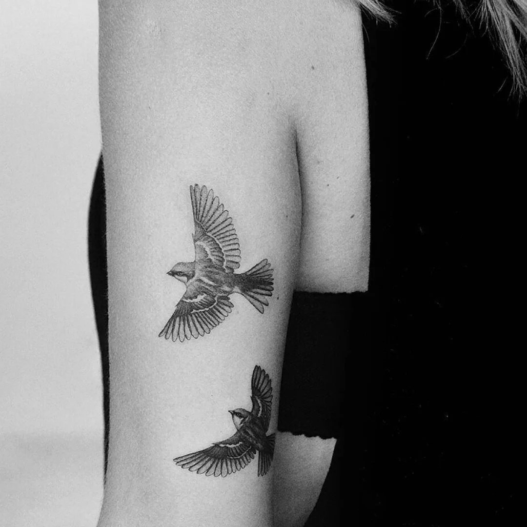 一组好看的黑灰点刺纹身图片