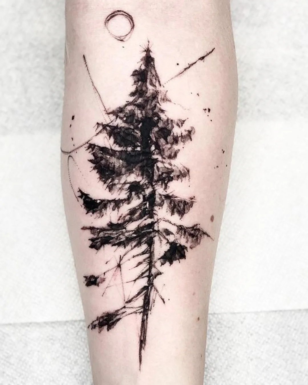 随意泼墨风的9张黑色系纹身图片