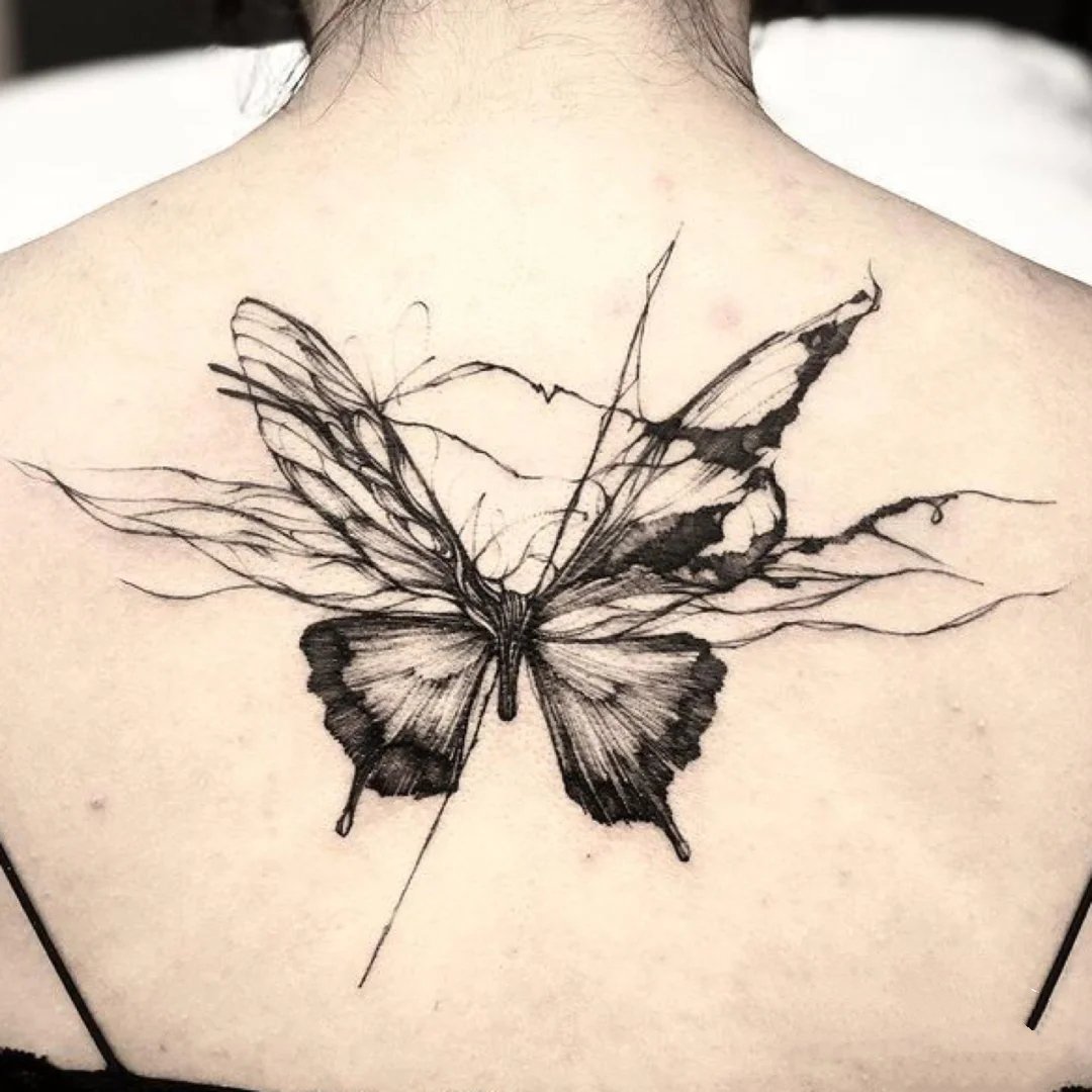 随意泼墨风的9张黑色系纹身图片