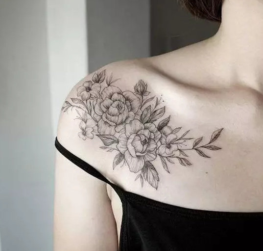 女士肩部纹身——为妩媚增分、为性感添彩