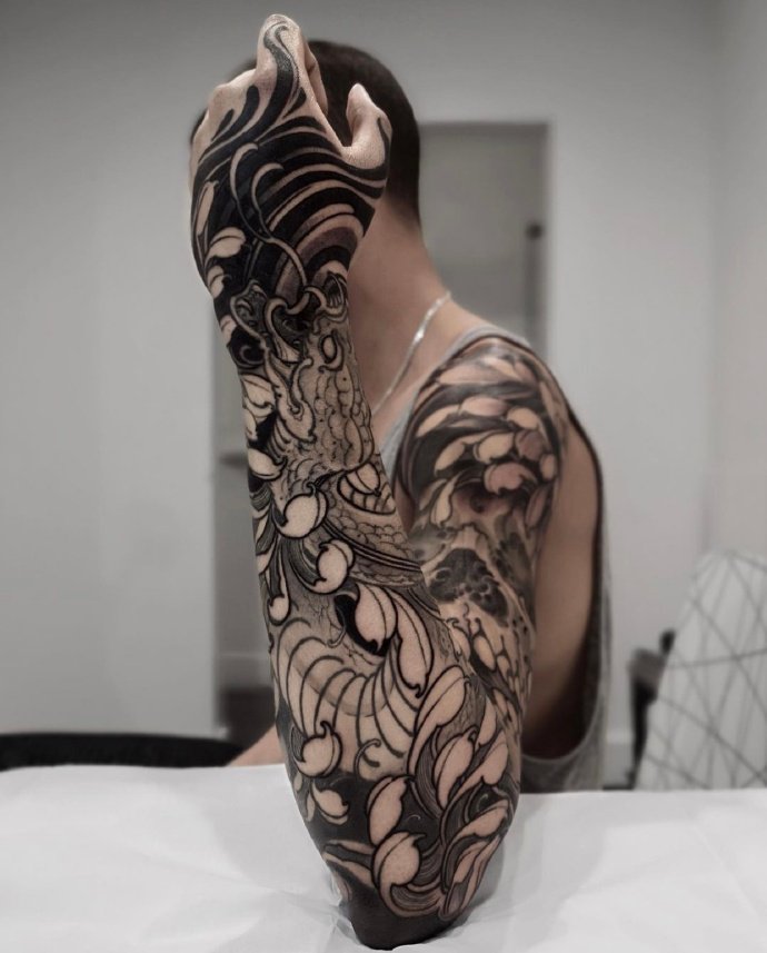 9张炫酷帅气的新传统纹身图片