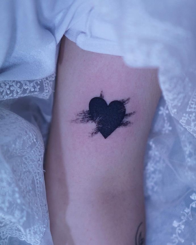 一组可爱的简单心形纹身图片