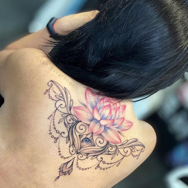 线条柔美的女性专属纹身图片9张