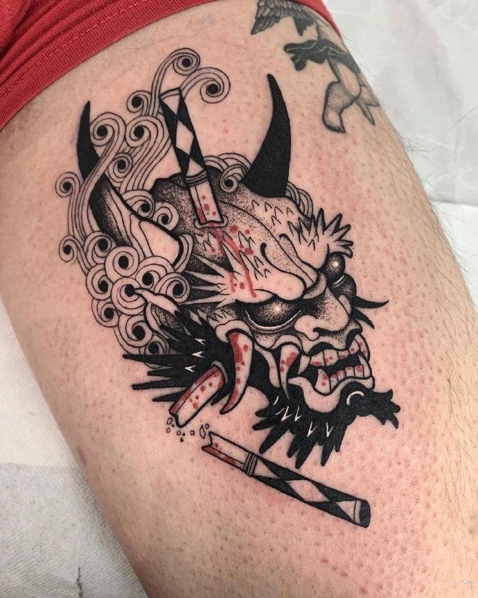 独特的黑灰日式风格纹身图片9张