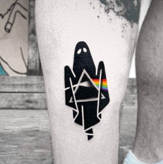 穿着各式花衣裳的小幽灵纹身图片9张