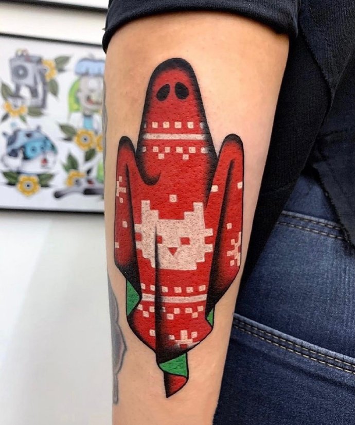 穿着各式花衣裳的小幽灵纹身图片9张