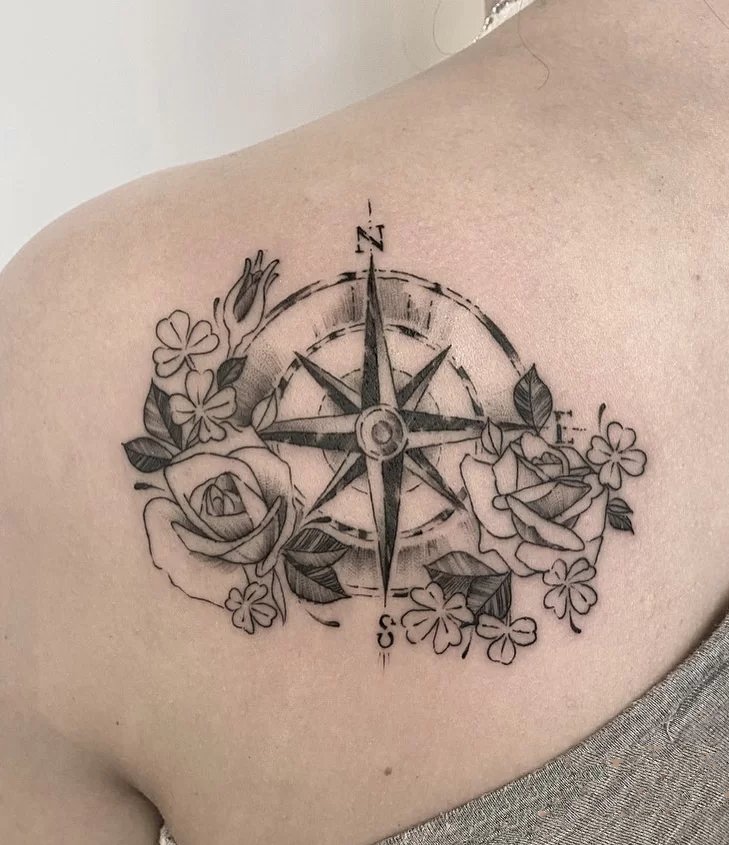 一组独特的指南针纹身图片