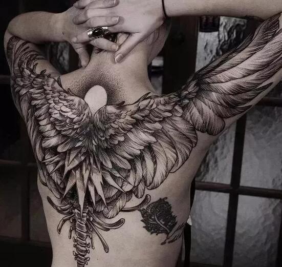 一组引人注目的翅膀纹身图案精选