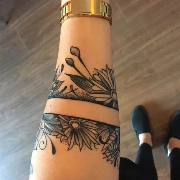 适合手臂上的素花纹身图片9张