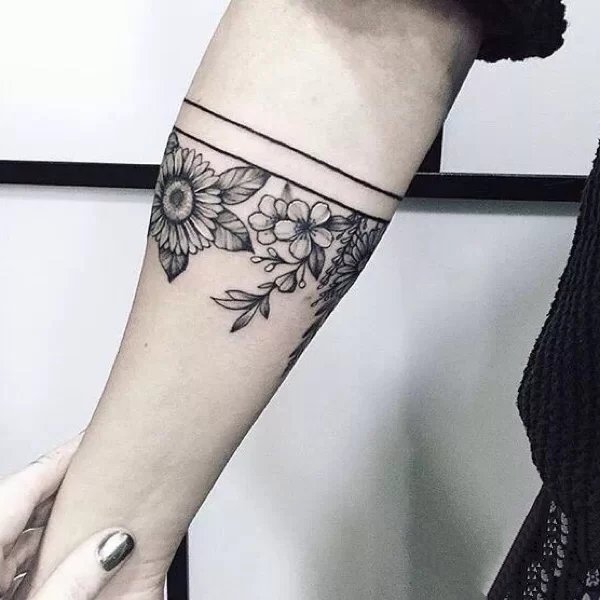 适合手臂上的素花纹身图片9张