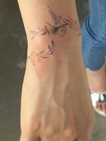 女生超爱的花草纹身图片9张