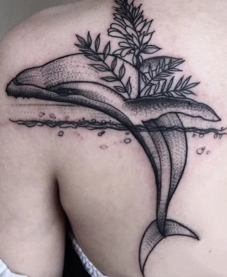 小众风格的9张黑色系纹身图片