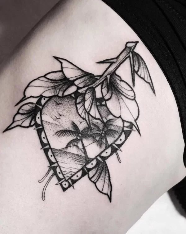 小众风格的9张黑色系纹身图片