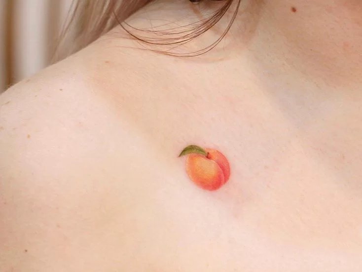 9张简约风格的水果纹身图片