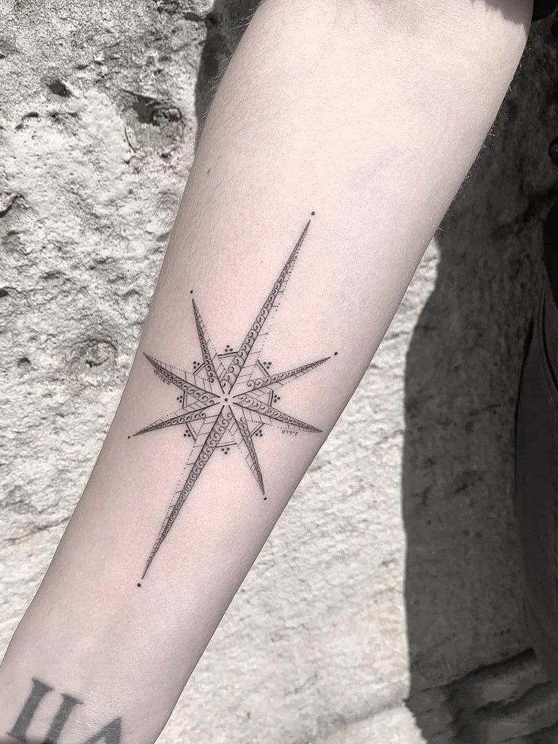 酷女孩专属黑白纹身图片9张