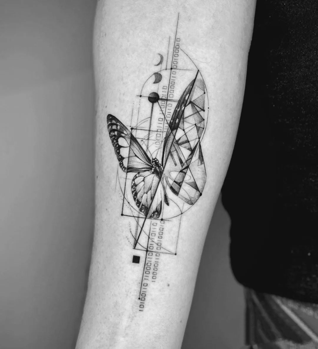 酷女孩专属黑白纹身图片9张