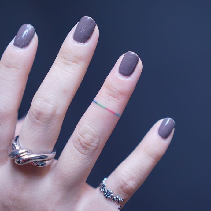 9张清新简单的手指纹身图片