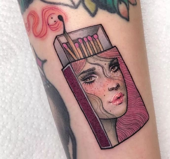 一组彩色欧美风的女性纹身图片