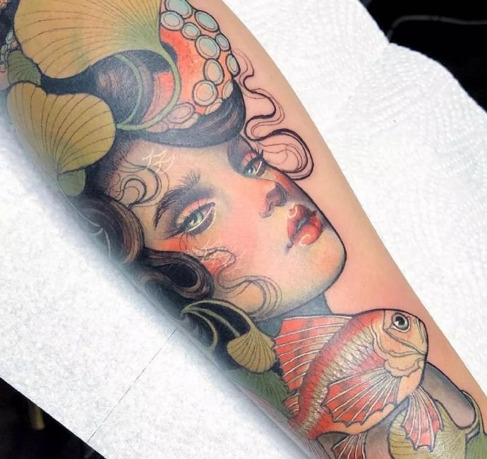 一组彩色欧美风的女性纹身图片