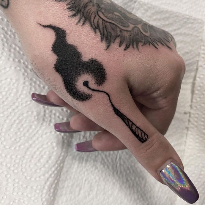 一组细节满满的黑灰点刺纹身图片