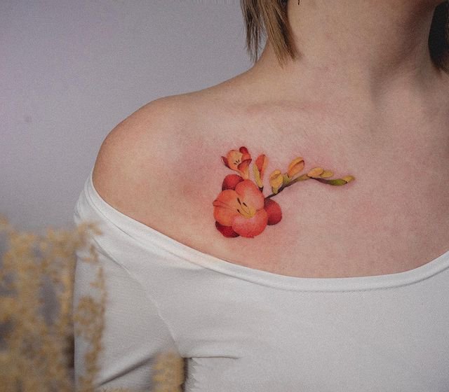 适合女生的彩色花卉纹身图片9张