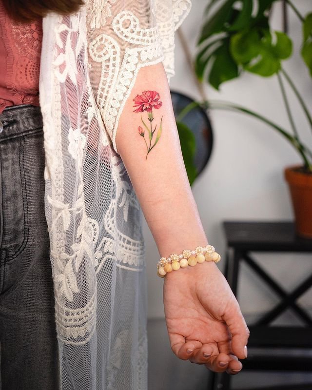 适合女生的彩色花卉纹身图片9张