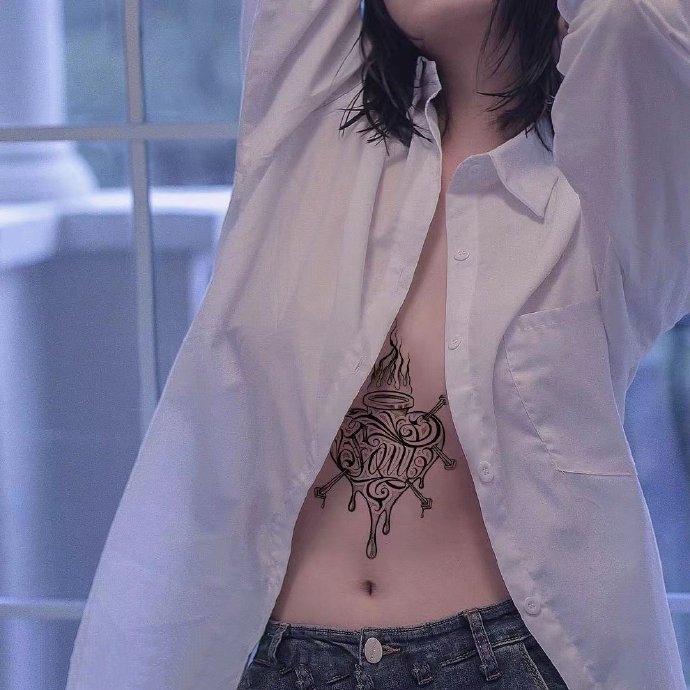 9张个性好看的花体字纹身图片