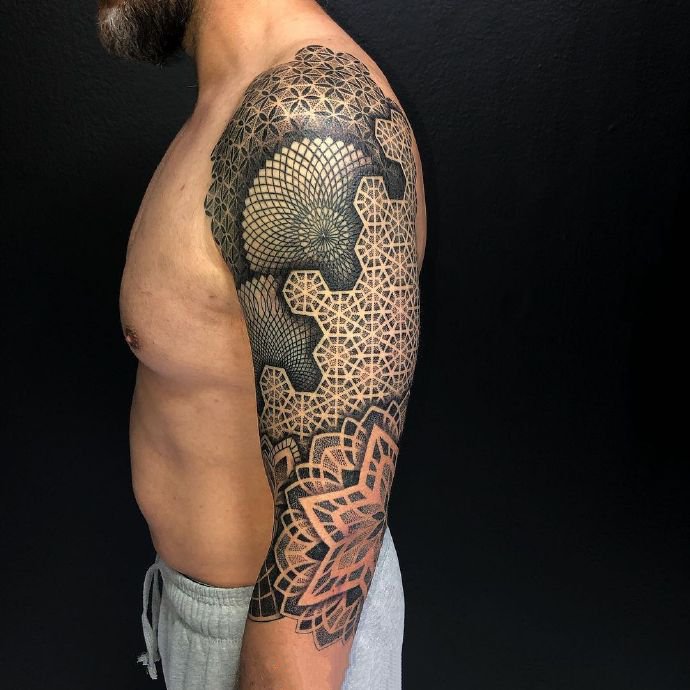 9张帅气的男性点刺竼花纹身图片