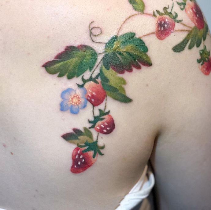 彩色的一组甜甜草莓纹身图片