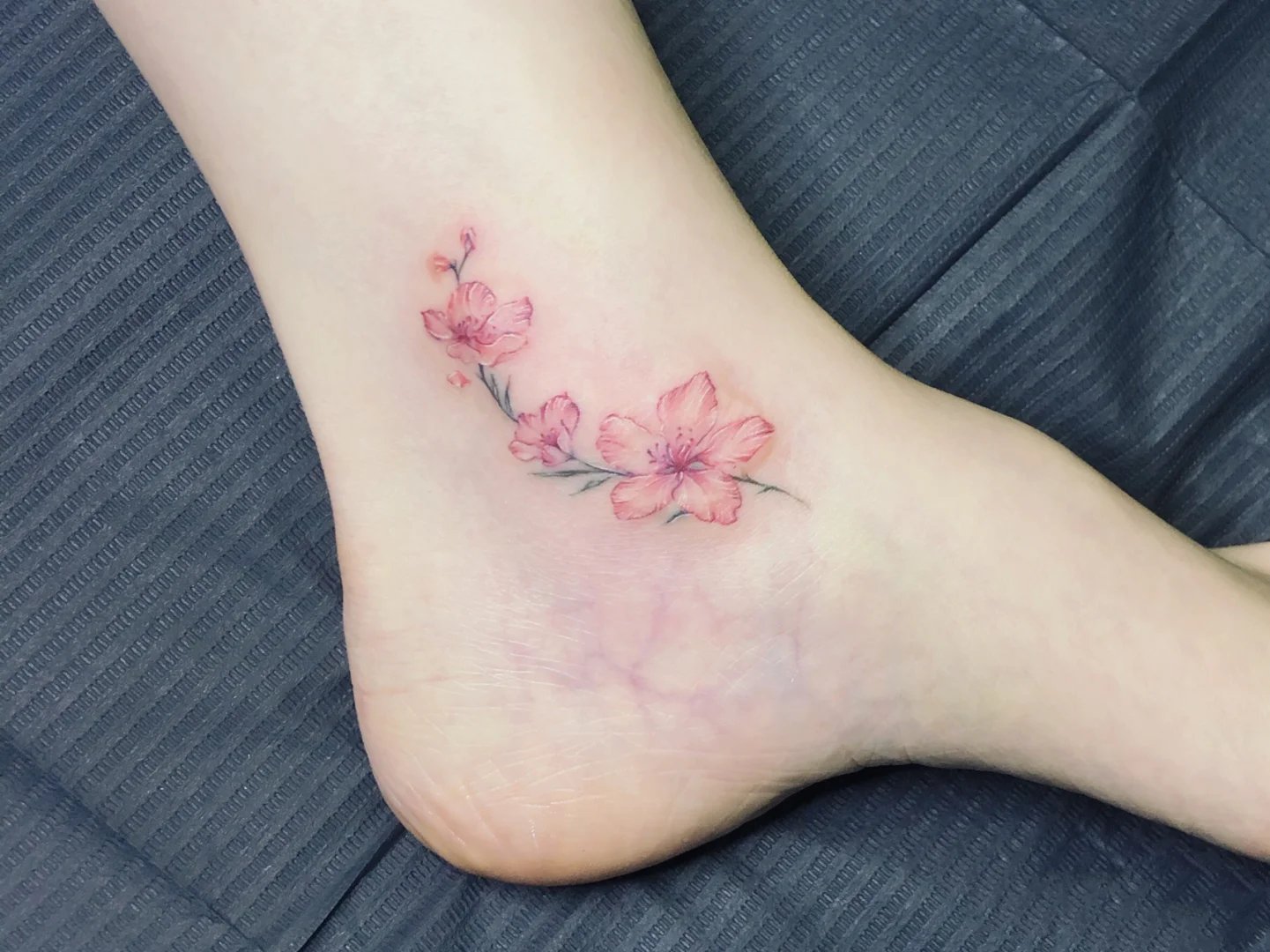 夏日必备小清新脚踝纹身图片9张