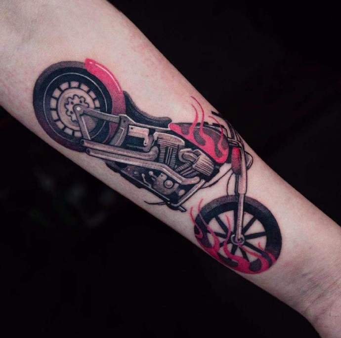 罕见且华丽的粉色暗黑系纹身图片9张