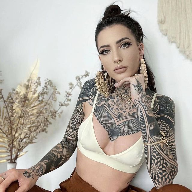 性感好身材的9张美女纹身图片