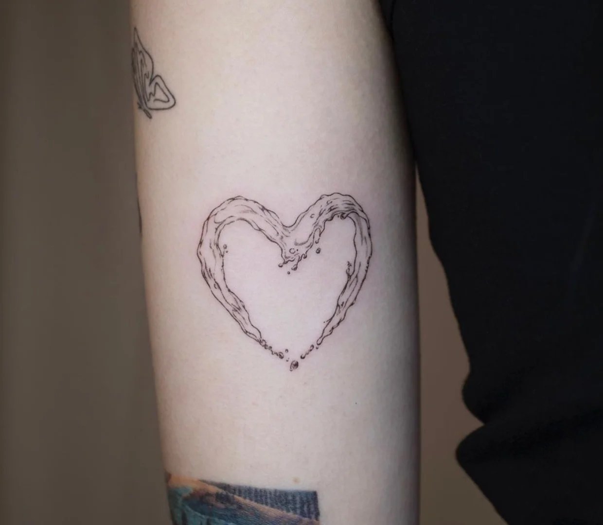 一组简洁的心形纹身图片