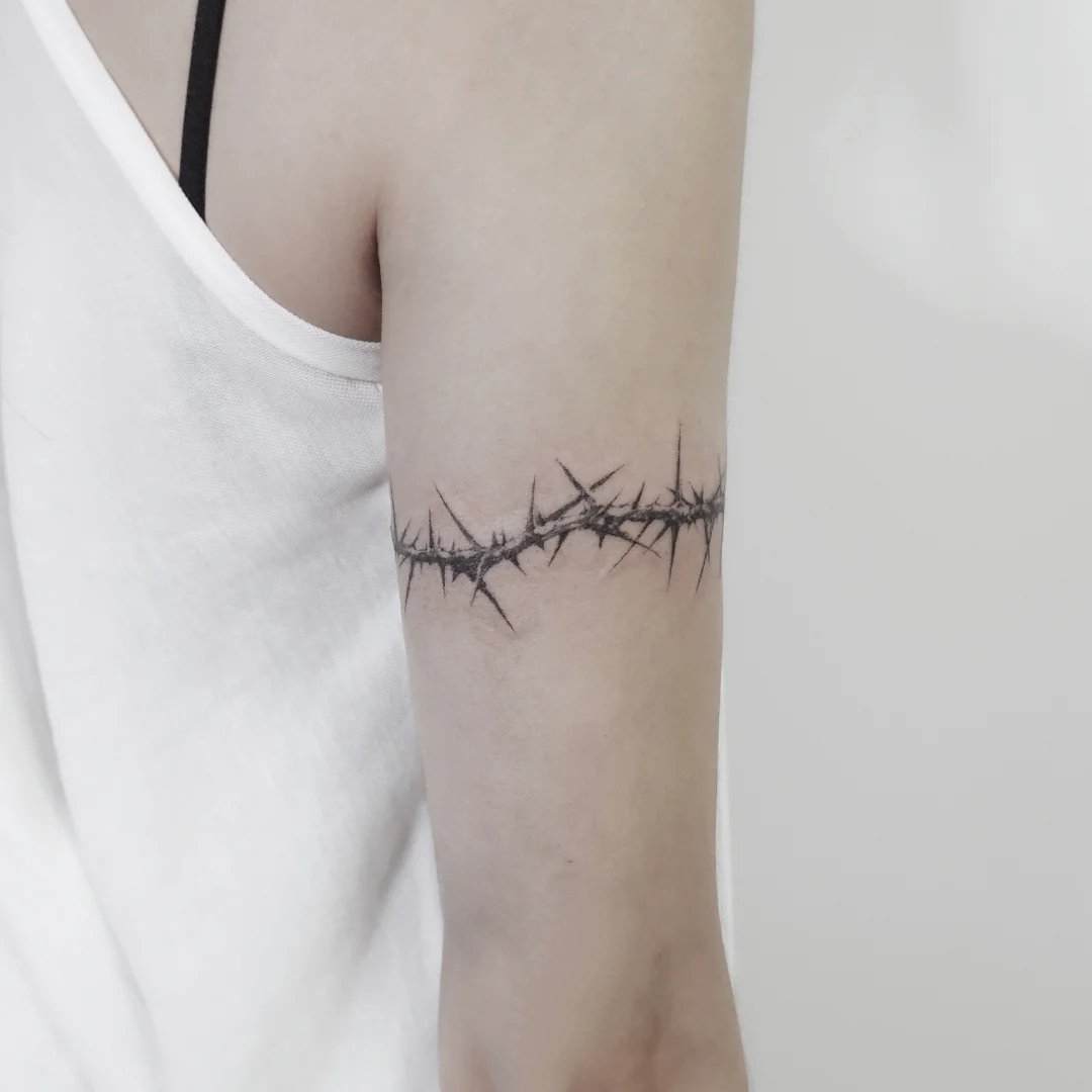 9张黑灰色的臂环纹身图片