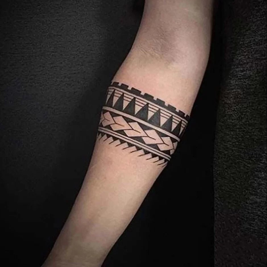 9张黑灰色的臂环纹身图片