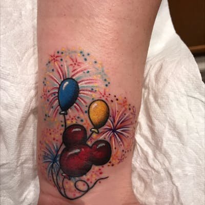 9张绽放中的好看烟花纹身图片