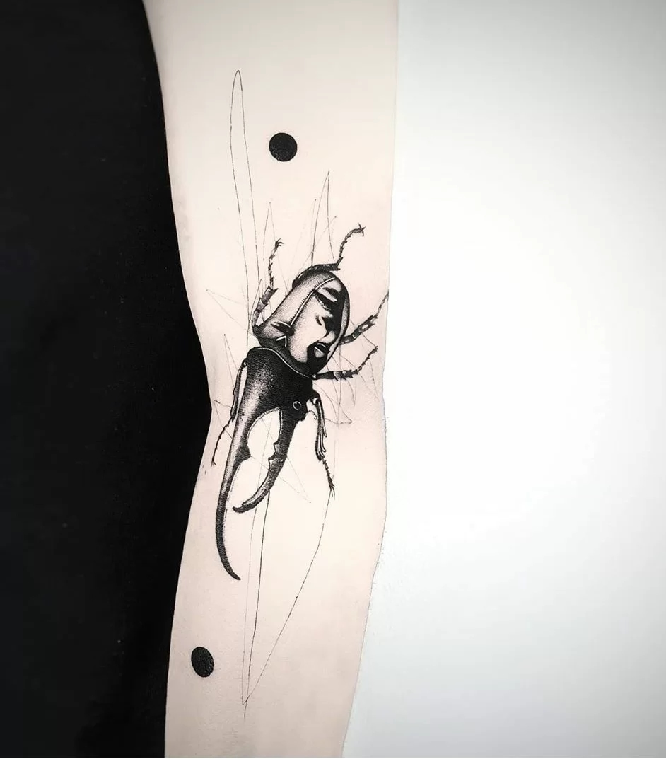 简单魅力的9张黑灰写实纹身图片