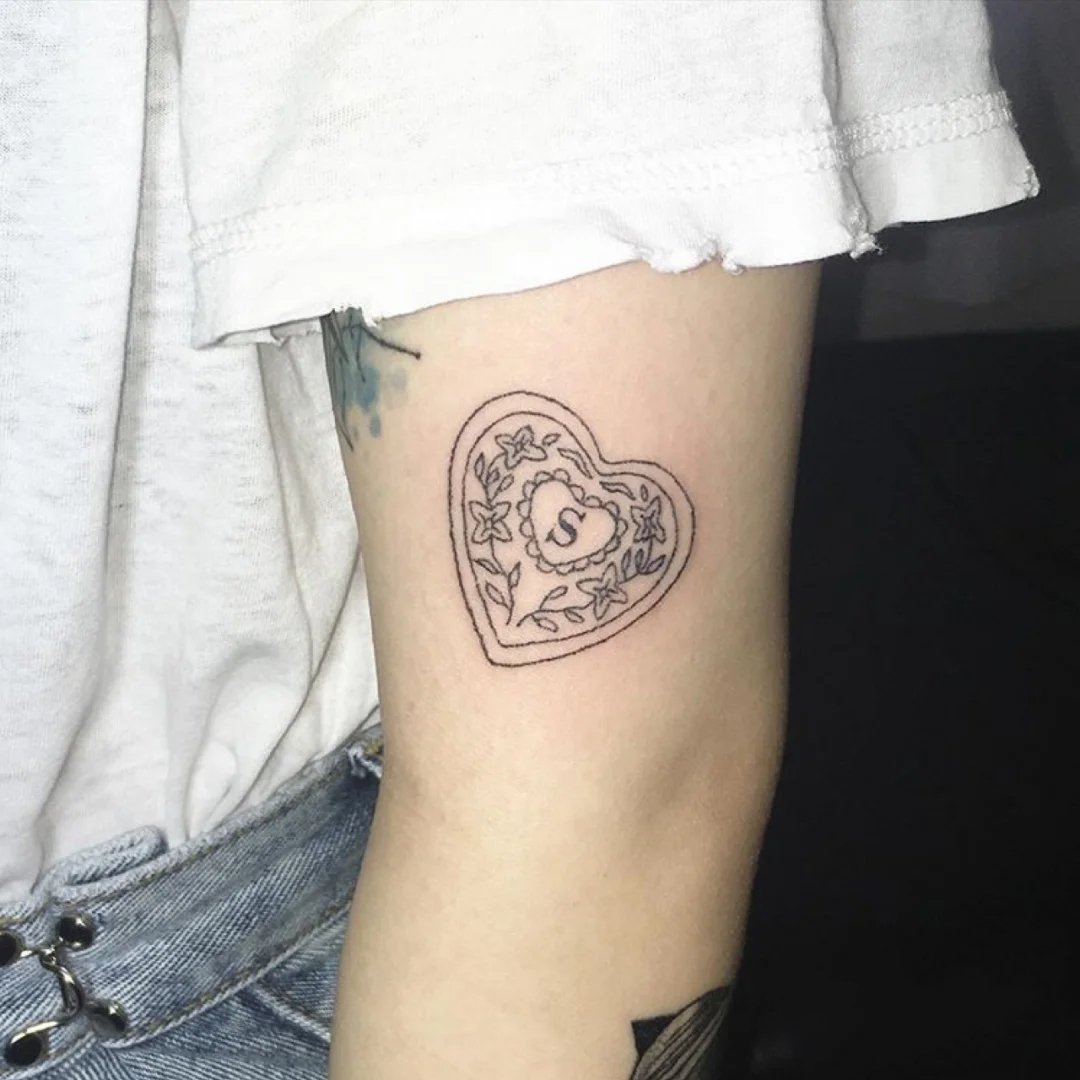一组简洁好看的爱心纹身图片