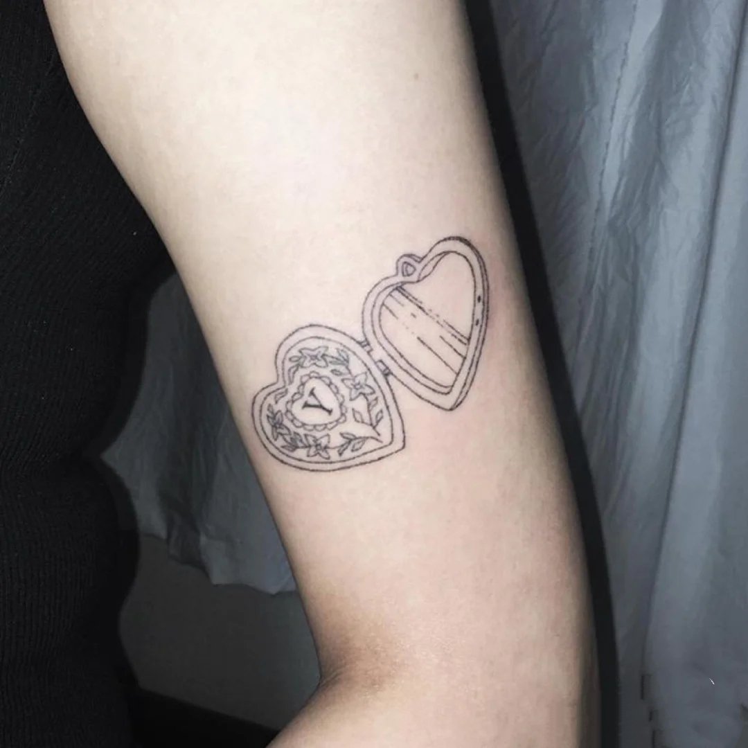一组简洁好看的爱心纹身图片