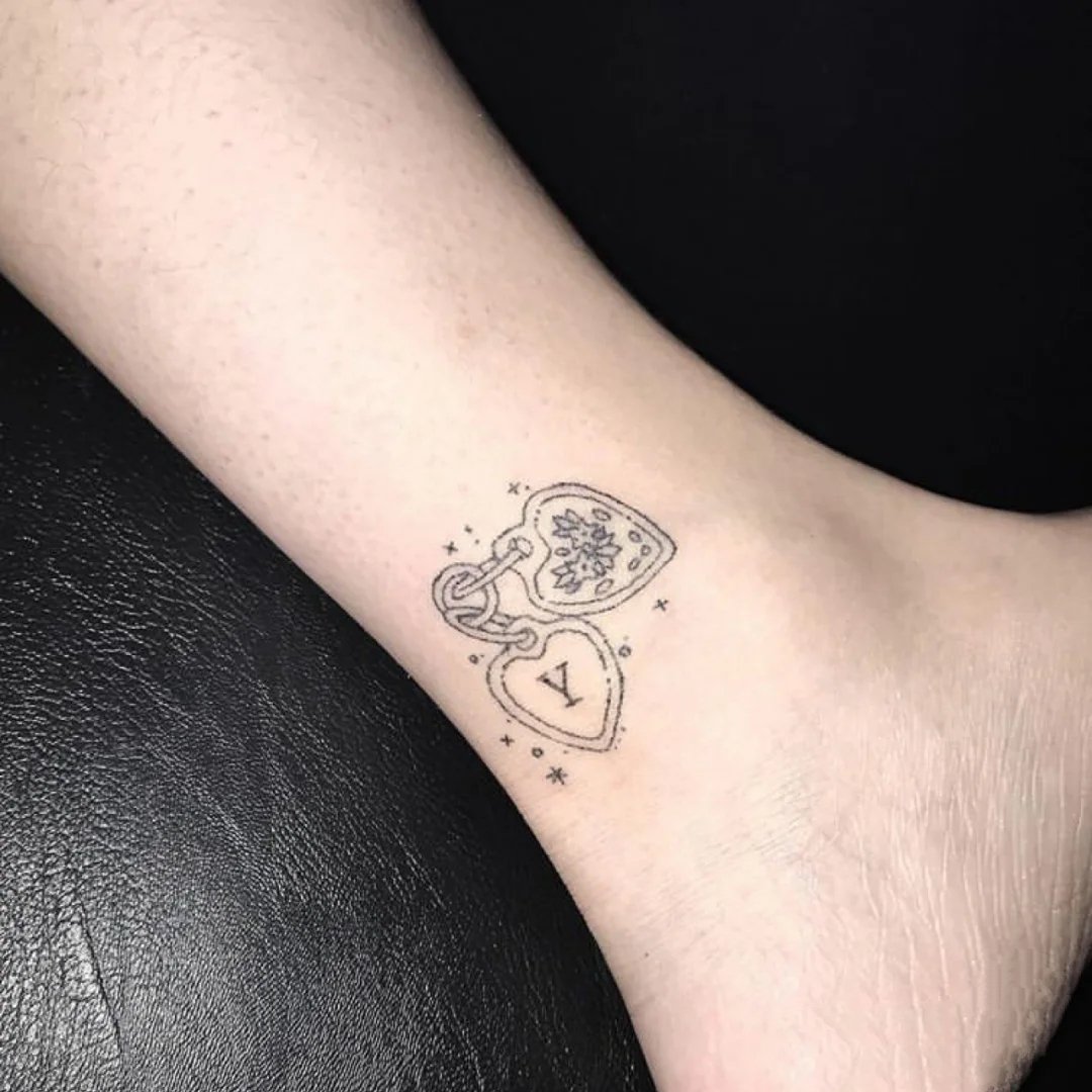 一组简洁好看的爱心纹身图片