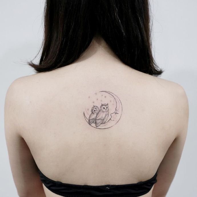 女生最爱的9张后背纹身图片