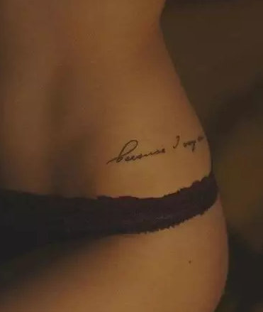 非常适合女生的9张低调精致小纹身图片