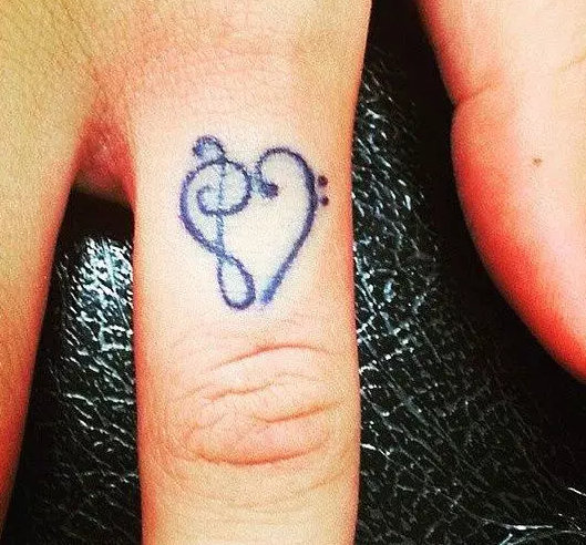 非常适合女生的9张低调精致小纹身图片