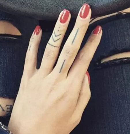 非常适合女生的9张低调精致小纹身图片