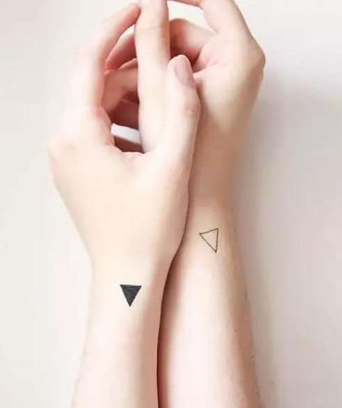 非常适合女生的9张低调精致小纹身图片