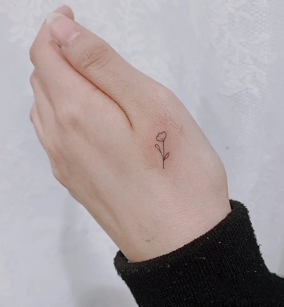 9张清新简约的手部小纹身图片推荐