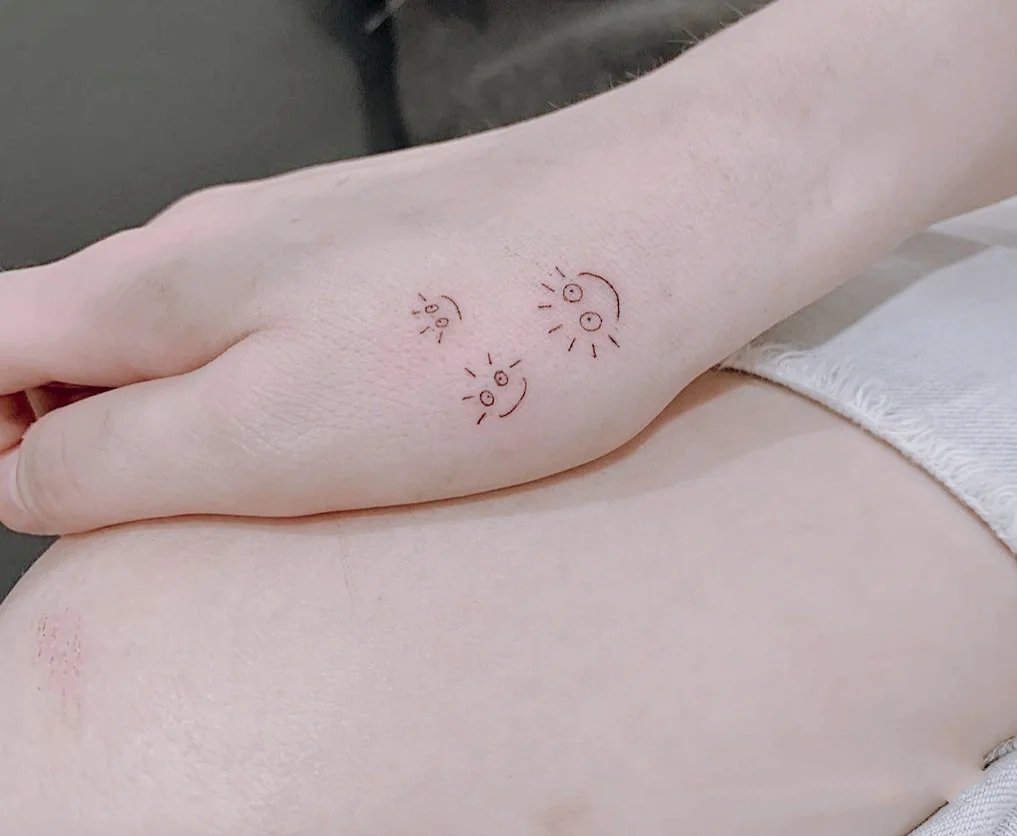 9张清新简约的手部小纹身图片推荐