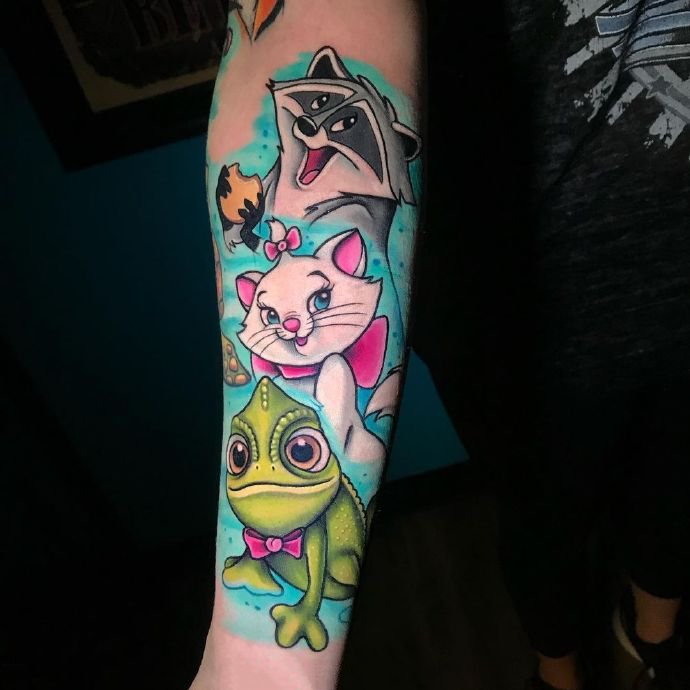 9张newschool风格的腿部动漫纹身图片