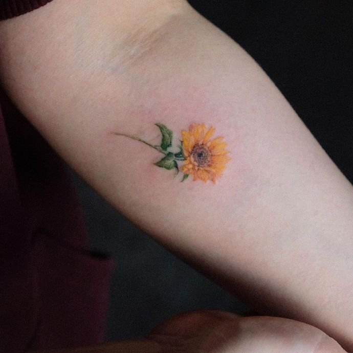 适合女生的好看花卉纹身图片9张