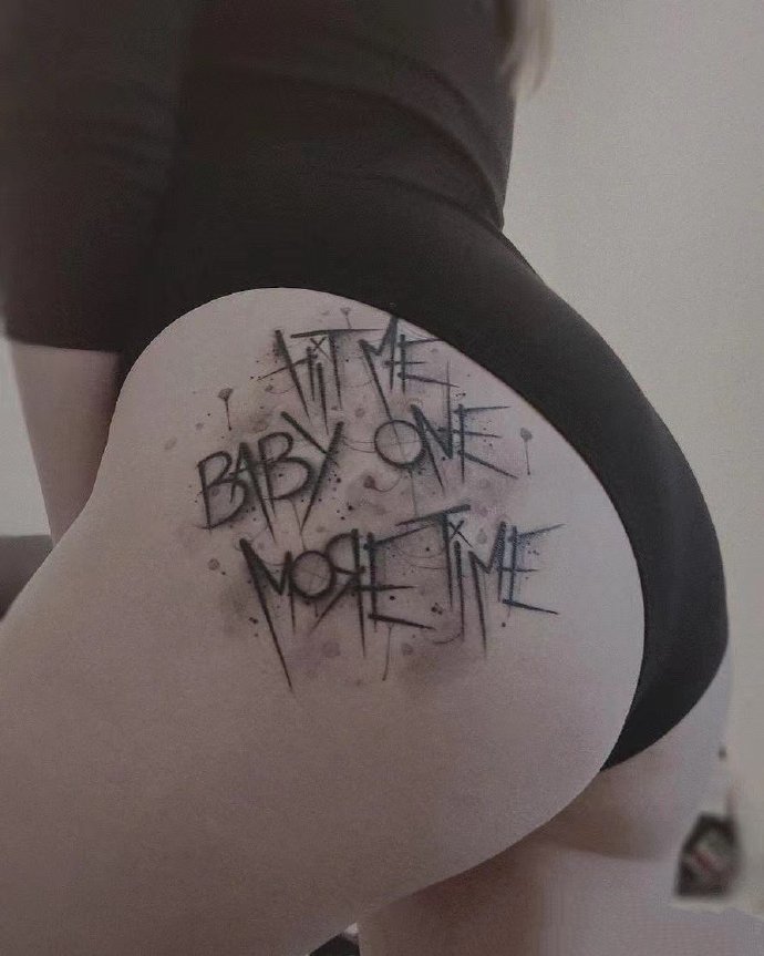 超帅气的黑灰花体纹身图片9张